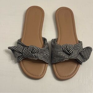 Old Navy Woman Black and White Gingham Bow Sandals Size 8